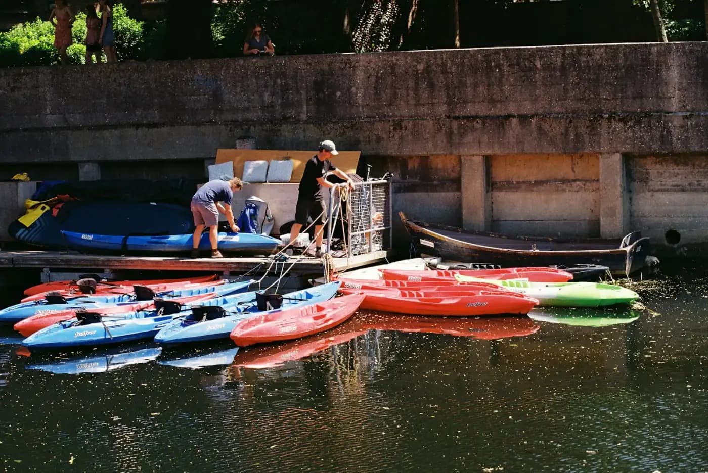 Nos canoës prêts au départ