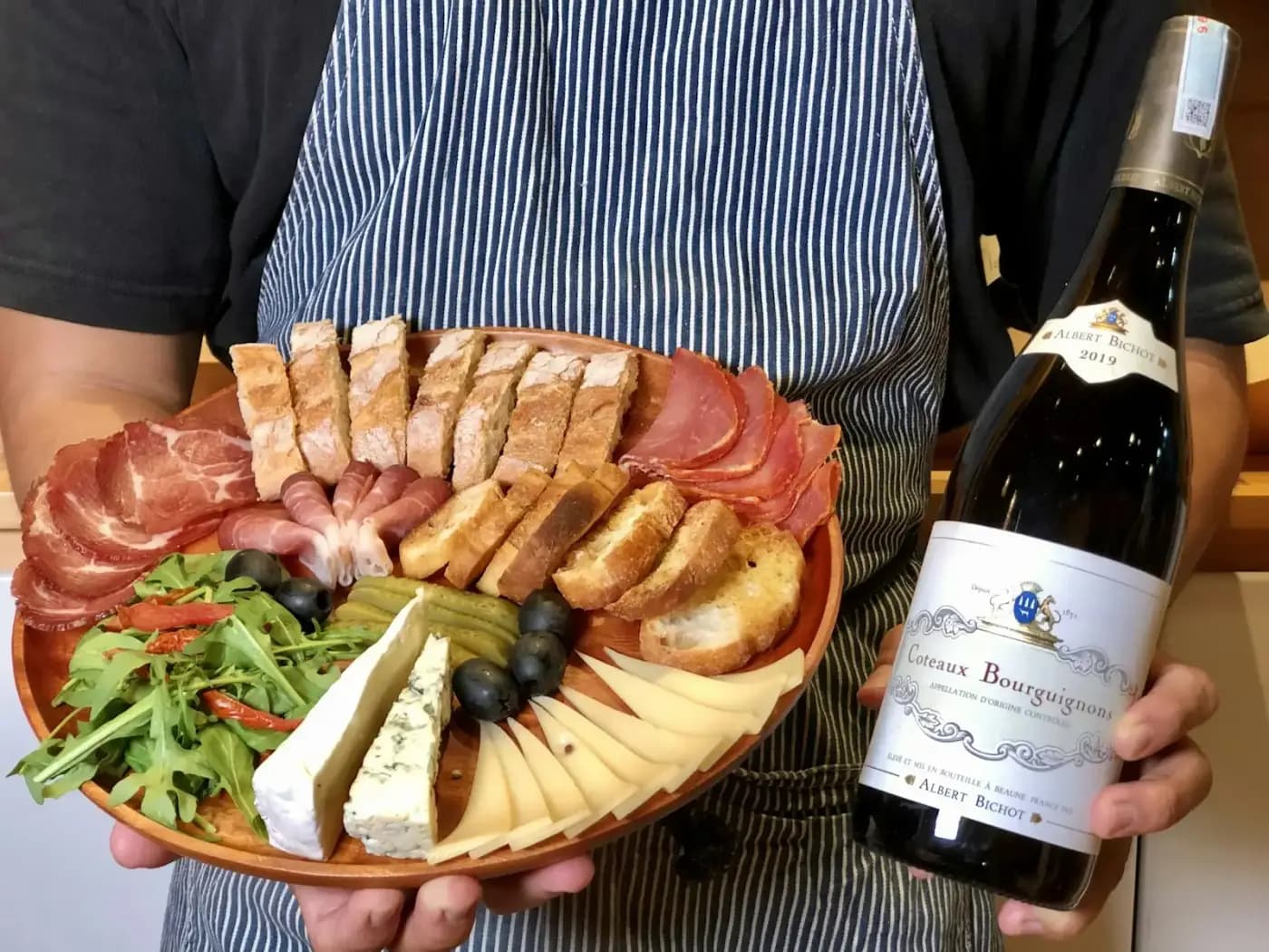 Planche de charcuterie et vin du Gard